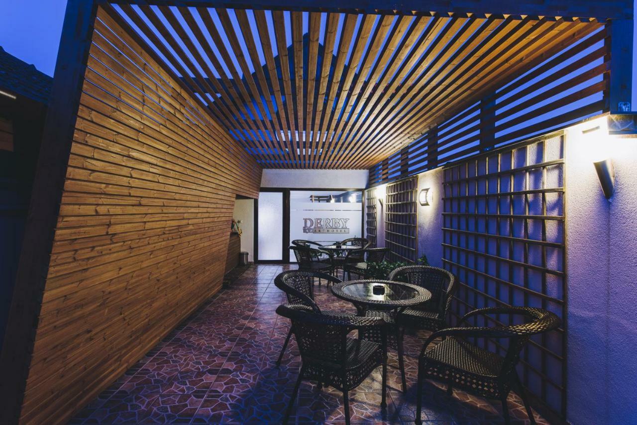 Derby Apart Hotel Alba Iulia Exterior foto
