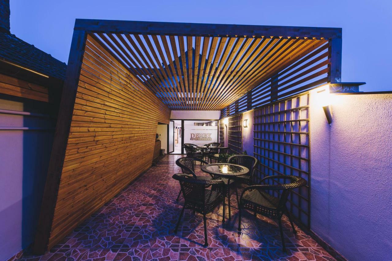 Derby Apart Hotel Alba Iulia Exterior foto